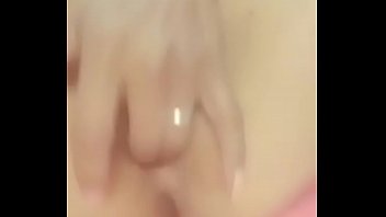 Una mami masturbandose para mi